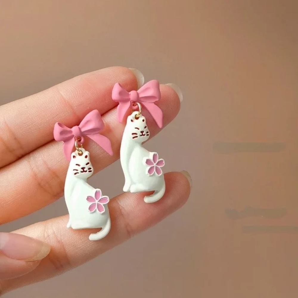 Kitty Cat Ribbon Mismatch Stud Drop Earrings